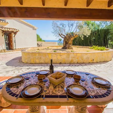 Moskoa - Plusholidays Villa